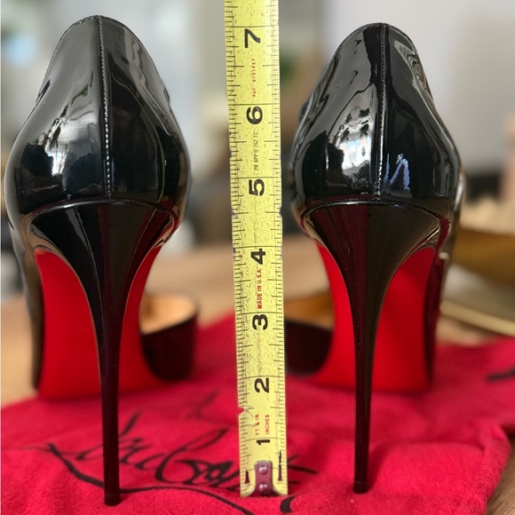 SOLD CHRISTIAN LOUBOUTIN Elegant Black Stiletto Heels - Picture 11 of 16